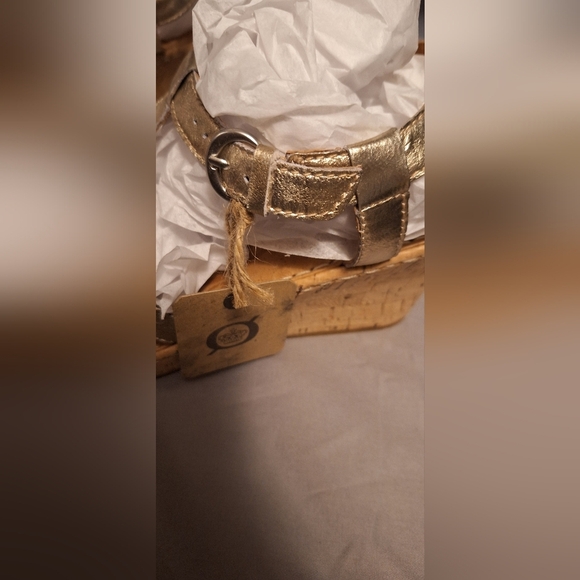 Born Metallic Gold Strappy Wedge Sandals Sz 9 Casual Summer NWT - Picture 5 of 8